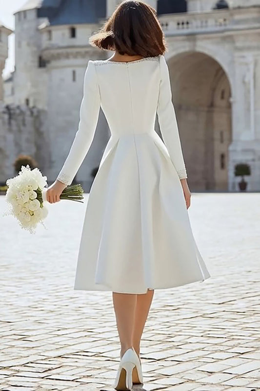 Robe de fiançailles mi-longue évasée à col en V et perles ivoire