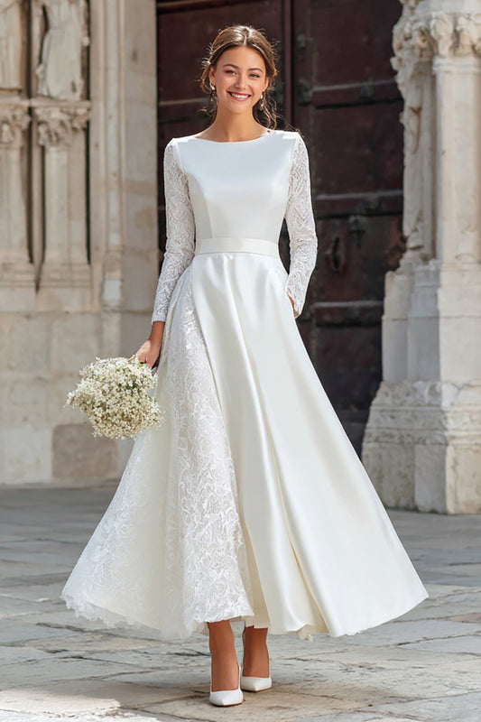 Robe de mariée évasée en ivoire à col bateau avec dentelle