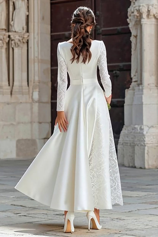 Robe de mariée évasée en ivoire à col bateau avec dentelle