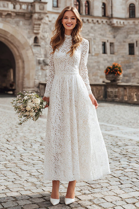 Robe de répétition ivoire en dentelle coupe trapèze col montant