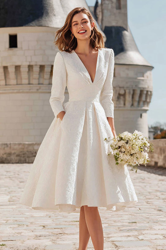 Robe de fiançailles mi-longue évasée couleur ivoire à encolure en V et manches 3/4