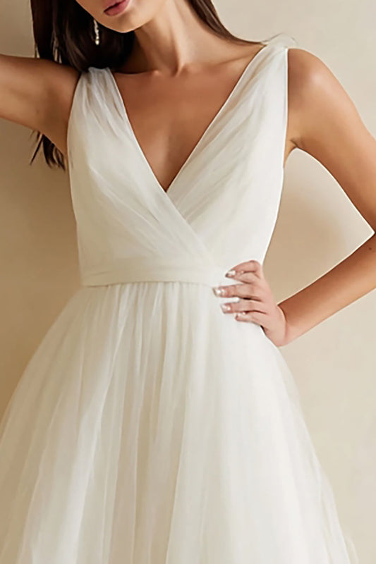 Robe de mariée mi-longue en tulle blanc col V coupe trapèze