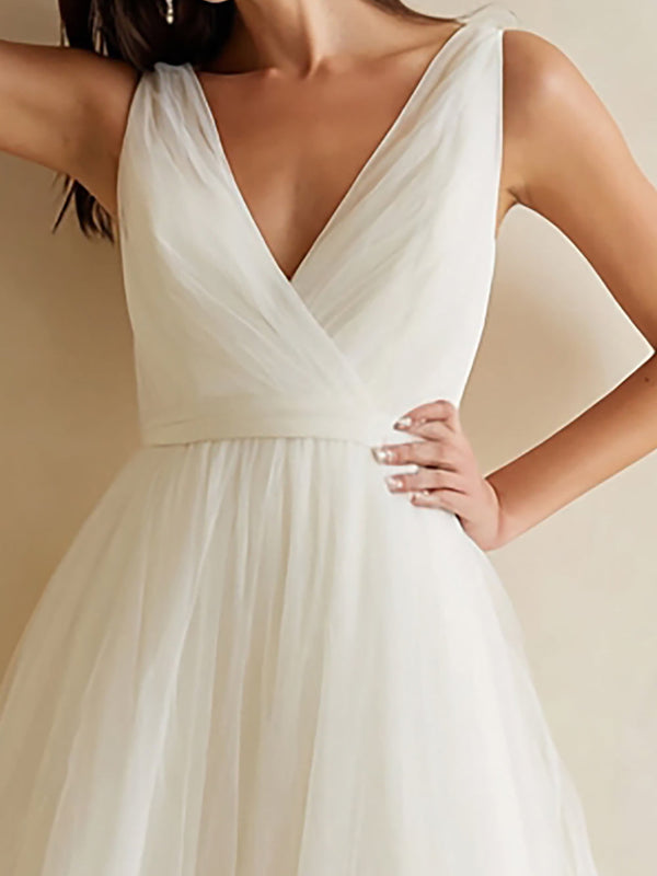Robe de mariée mi-longue en tulle blanc col V coupe trapèze