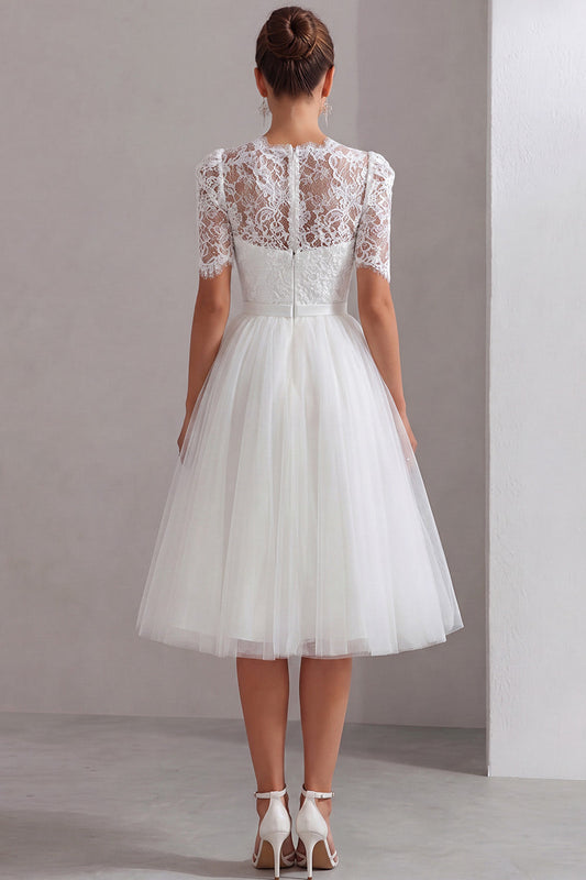 Robe de mariée blanche en dentelle ligne A à col montant pour mariage civil
