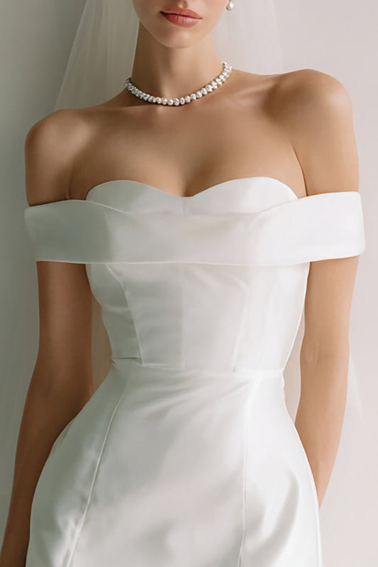 Robe de mariée courte blanche épaules dénudées pour mariage civil