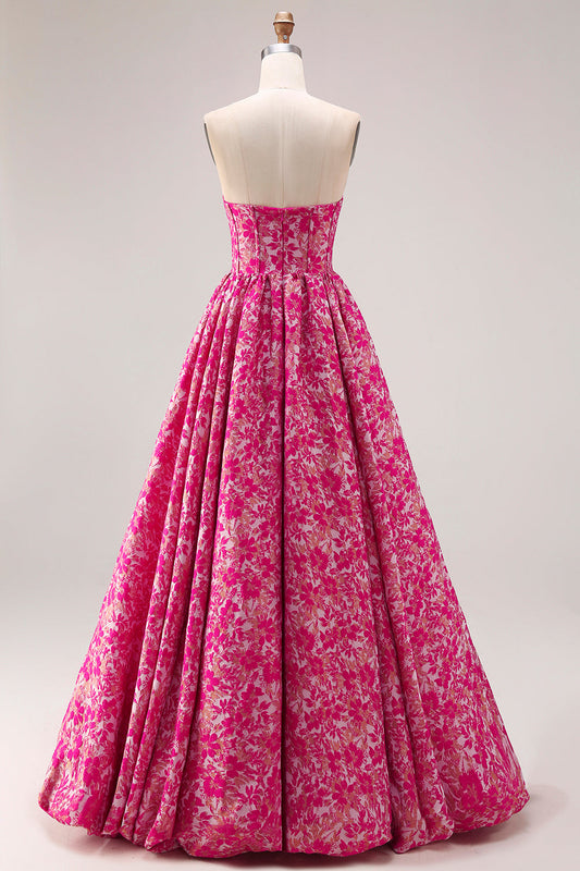 Robe de bal longue en jacquard fuchsia sans bretelles coupe trapèze avec corset