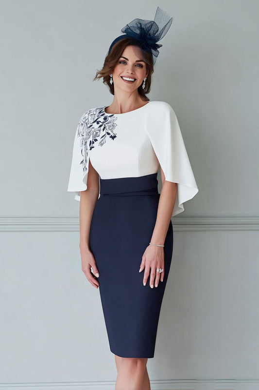 Robe fourreau courte blanche et marine à col rond, pour mère de la mariée, avec cape