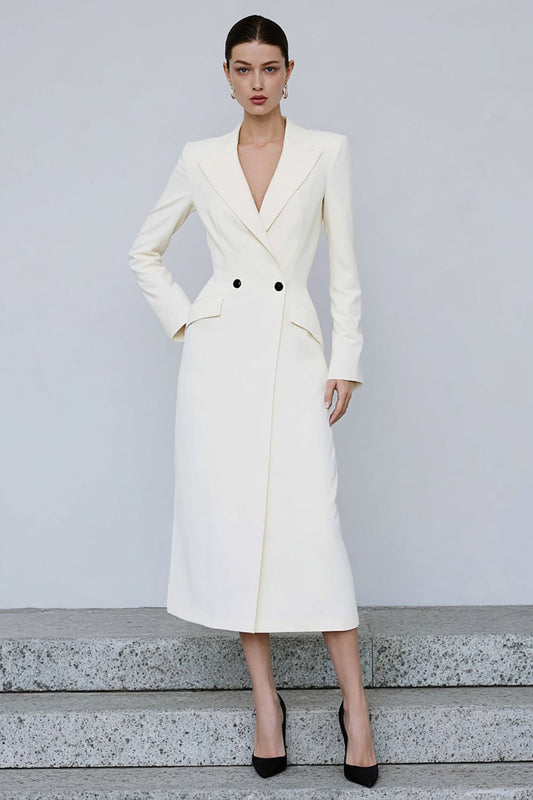 Vestido de trabajo color marfil de manga larga con cuello pico y corte recto