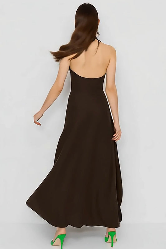 Robe longue de soirée en satin licou évasée dos nu couleur café