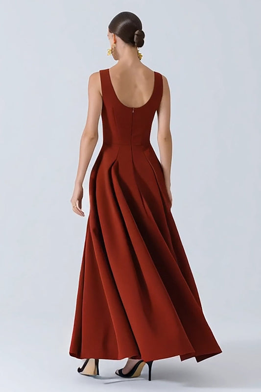 Robe longue de soirée de mariage en satin bordeaux coupe trapèze avec poches