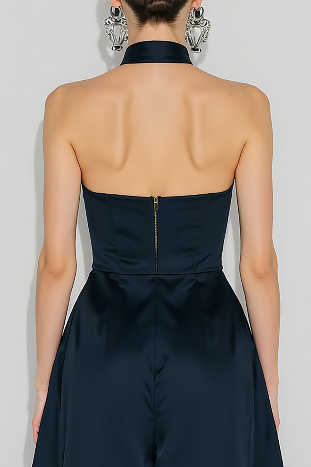 Robe longue en satin coupe trapèze bleu marine avec poches et col licou