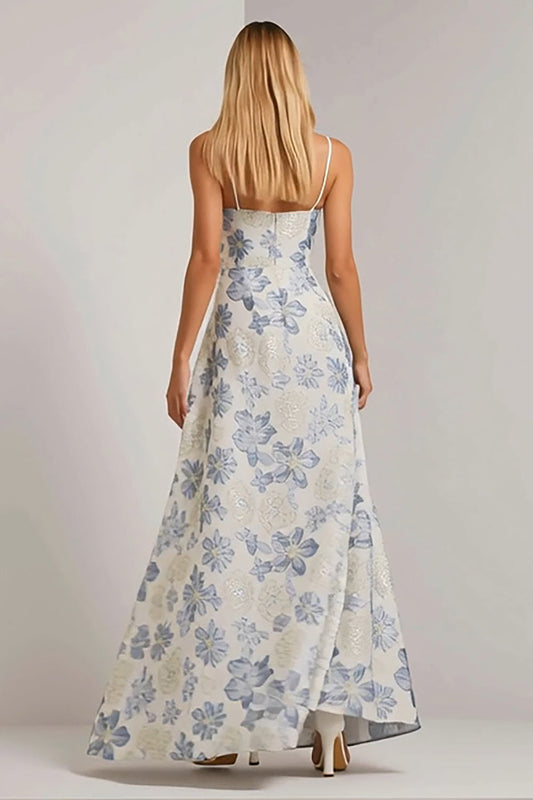 Robe longue fleurie bleu poudré à bretelles spaghetti et coupe trapèze