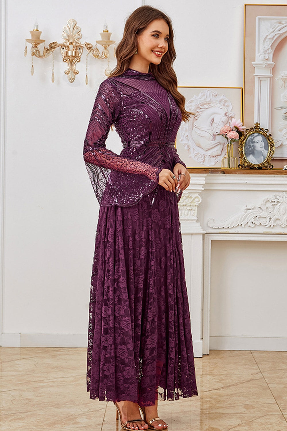 Robe de mariée pour la mère de la mariée, trapèze, violet foncé, perlée, avec manches longues