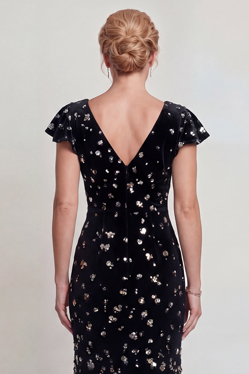 Sparkly Black Silver V Neck Mermaid Mother of the Bride Dress with Sequins