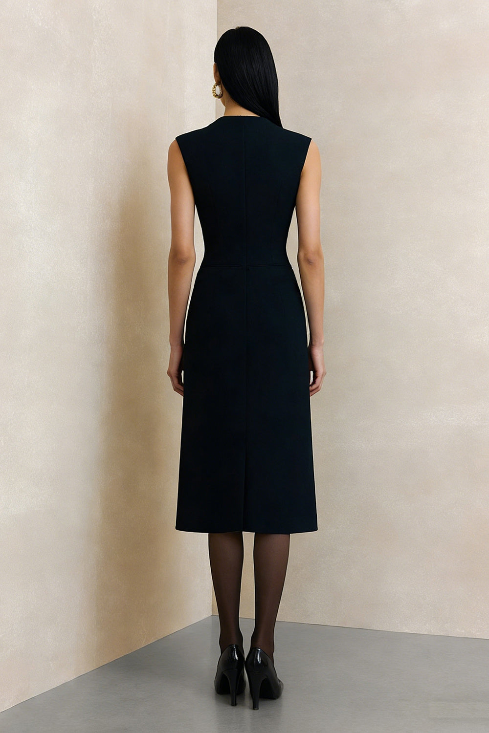 Robe de travail midi noire moulante à col en V