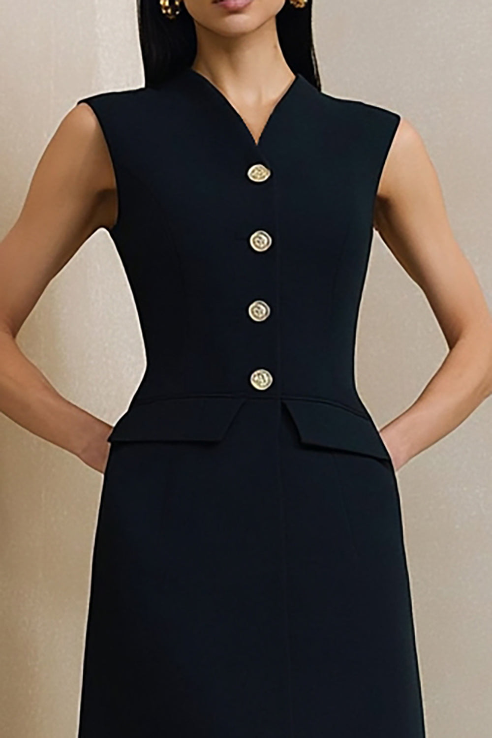 Robe de travail midi noire moulante à col en V