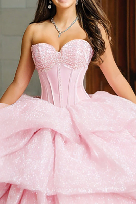 Vestido de quinceañera con volantes, corsé sin tirantes y brillantes