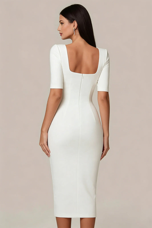 Vestido corto blanco de satén con escote cuadrado y manga corta
