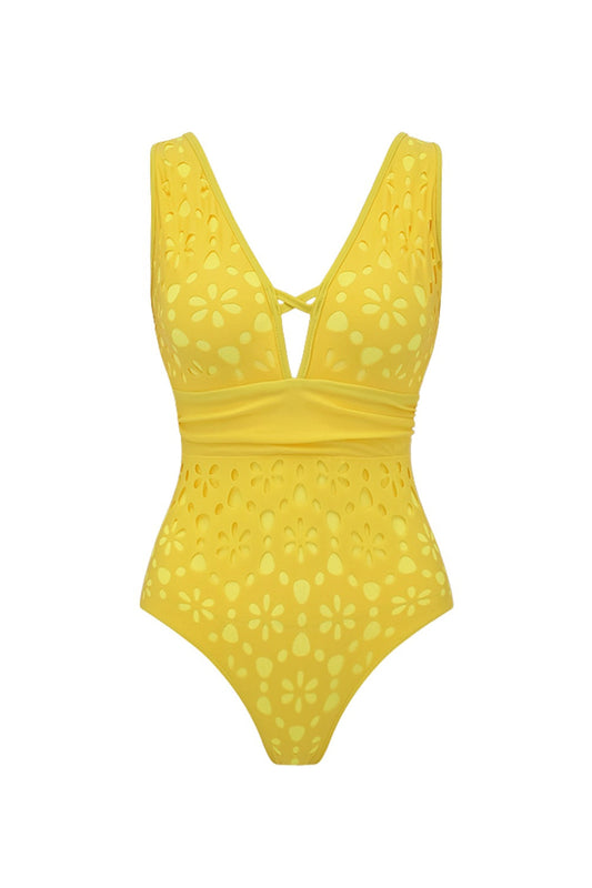Maillot de bain deux pièces jaune à col en V découpé avec robe de plage