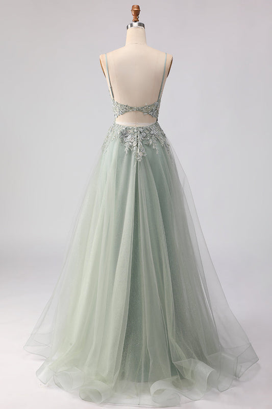 Robe de bal longue en tulle vert sauge avec broderies et perles, coupe trapèze