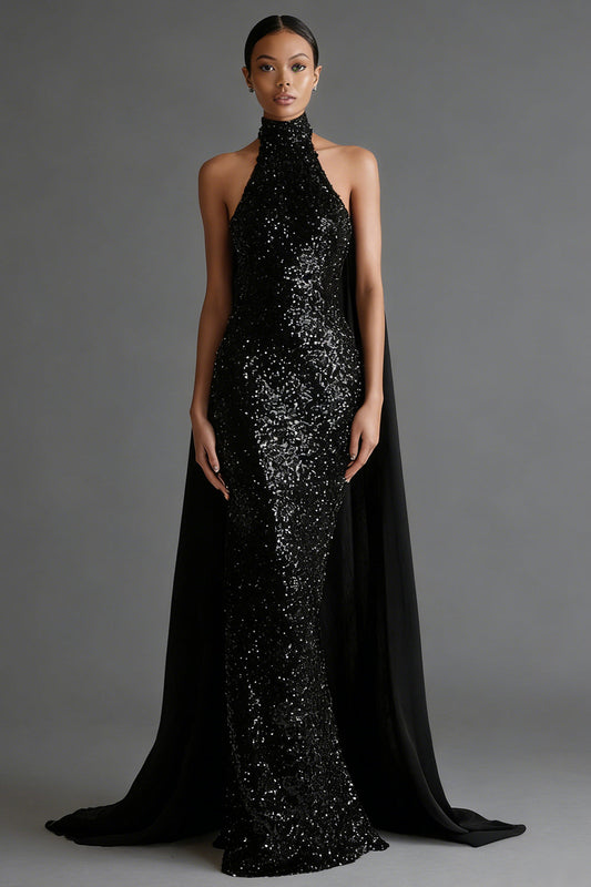 Robe longue de soirée noire à paillettes, coupe sirène, décolleté halter, avec traîne.