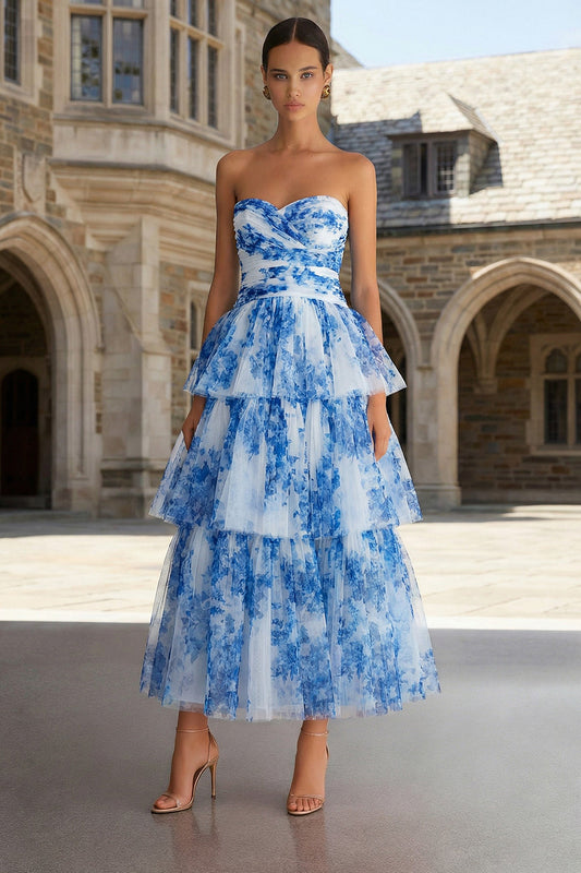 Robe midi bustier évasée bleue et blanche à fleurs avec volants