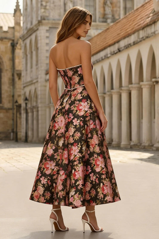 Vestido Midi Sin Tirantes con Estampado de Flores Negras y Rosas y Perlas