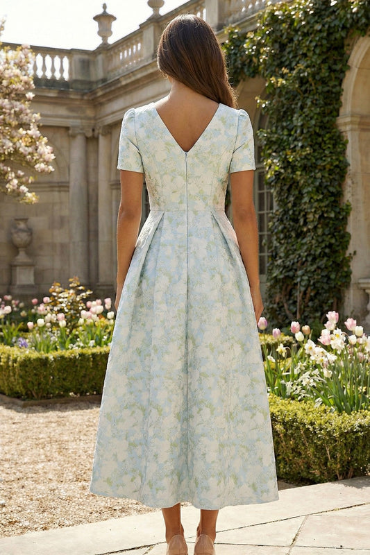 Robe midi imprimée à manches courtes, coupe trapèze, fleurs bleues et blanches