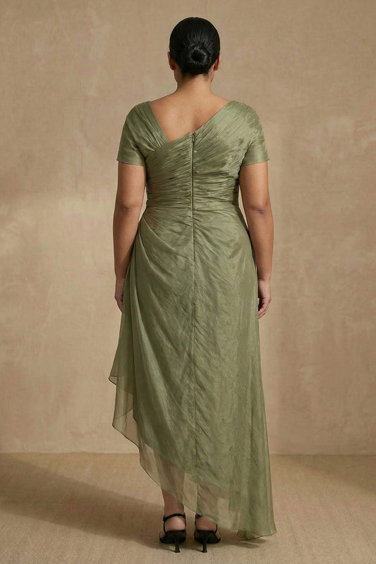 Robe de mariée de la mère de la mariée grande taille coupe évasée, manches courtes et ruchées, couleur sauge poudré