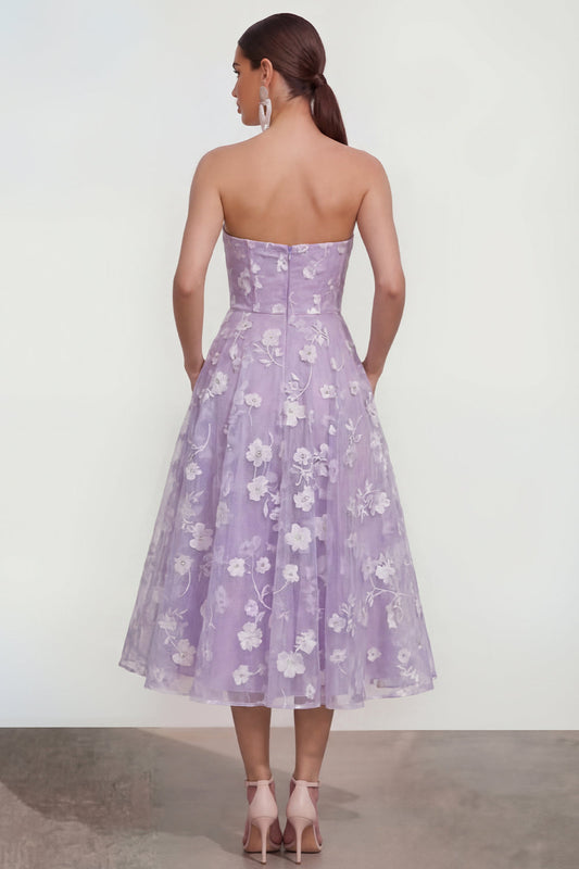 Robe midi trapèze sans bretelles lilas à fleurs avec poches