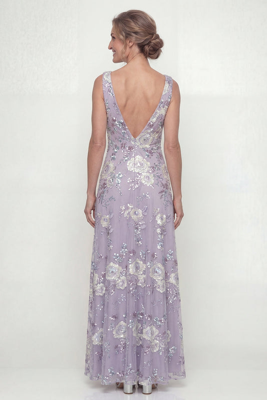 Robe longue de mère de la mariée coupe évasée, couleur violet poussiéreux, avec col bénitier brodé et sequins