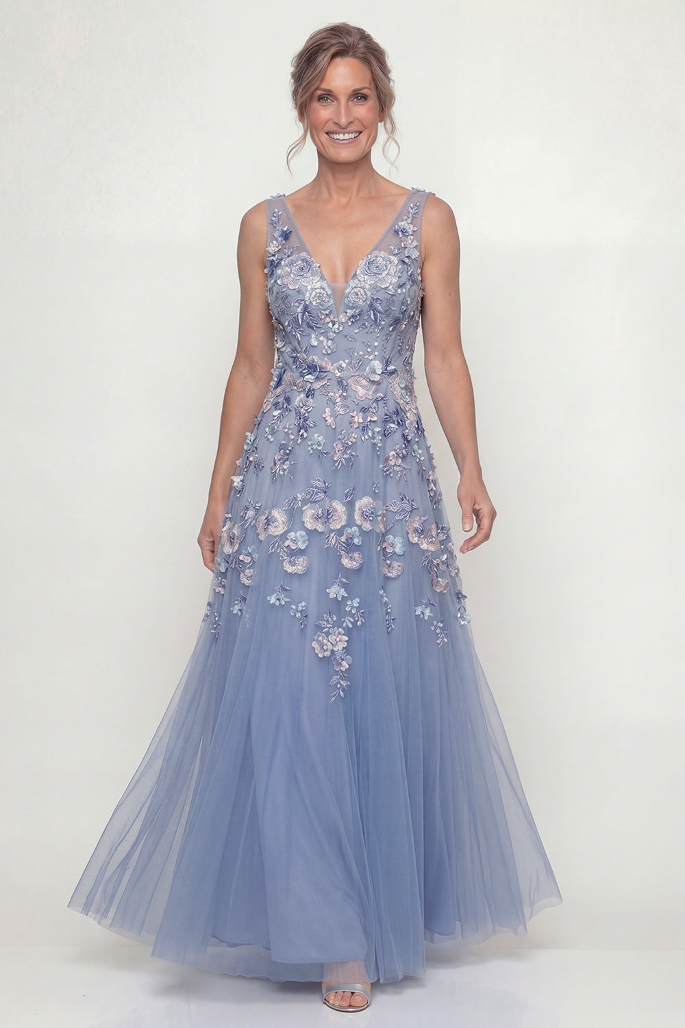 Robe longue de mère de la mariée trapèze en tulle appliqué bleu poussière avec col en V