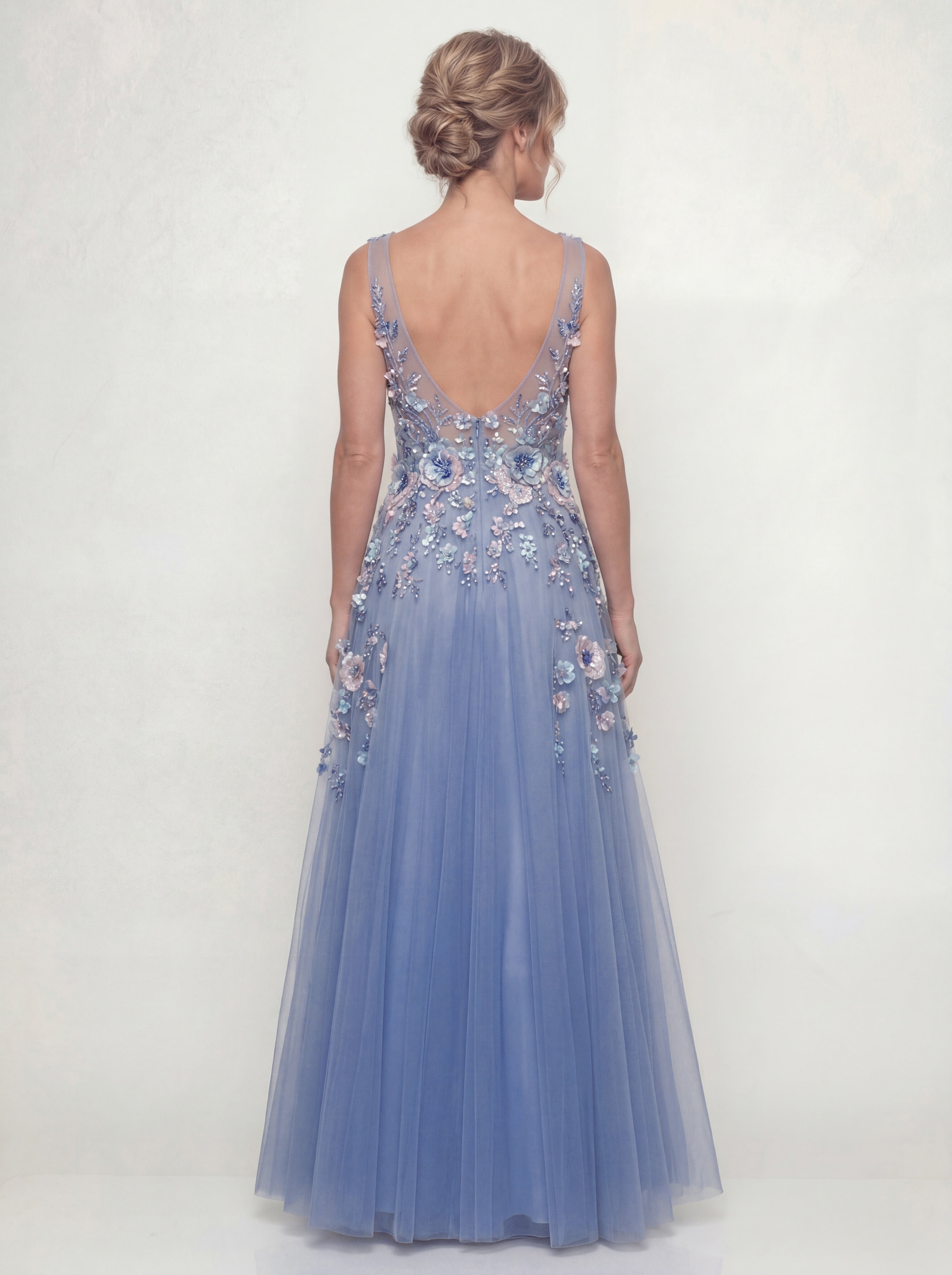 Robe longue de mère de la mariée trapèze en tulle appliqué bleu poussière avec col en V