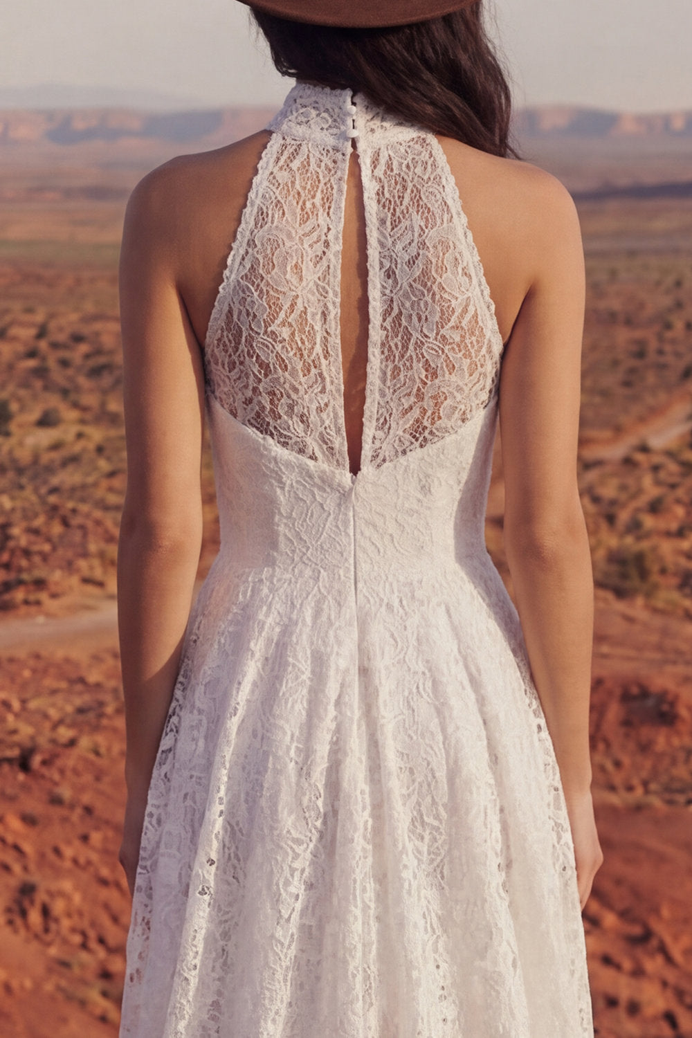 Vestido de novia boho de encaje de corte A asimétrico floral color marfil