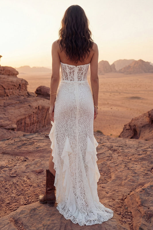 Vestido de novia largo bohemio con volantes sin tirantes de color marfil floral