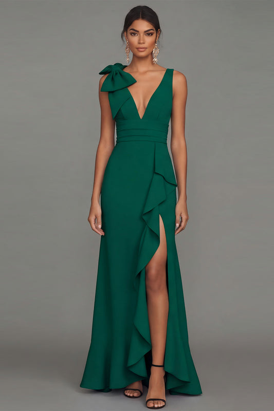 Robe longue de cérémonie vert foncé à fourreau, décolleté en V, volants, fronces et fente