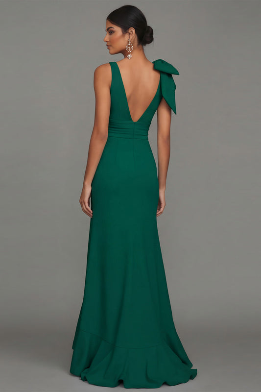 Robe longue de cérémonie vert foncé à fourreau, décolleté en V, volants, fronces et fente