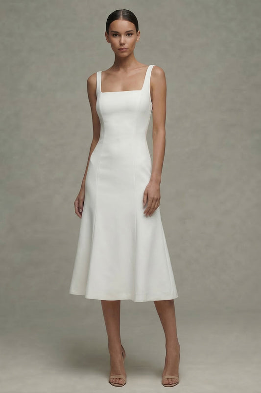 Robe trapèze midi en satin blanc avec col carré pour dîner de répétition