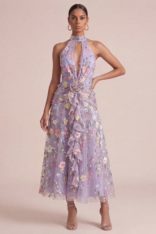 Robe midi lilas à volants avec application dos nu coupe trapèze, découpes et fleurs en 3D