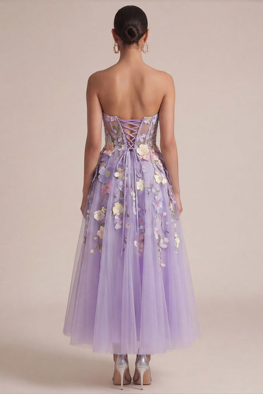 Robe midi bustier lilas trapèze avec corset appliqué pour invitée de mariage