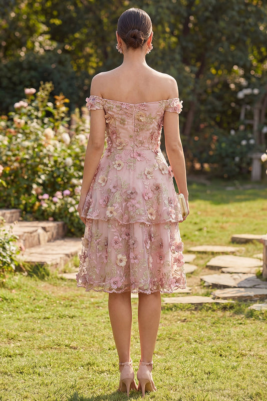 Robe midi trapèze en tulle fuchsia avec applications florales et épaules dénudées