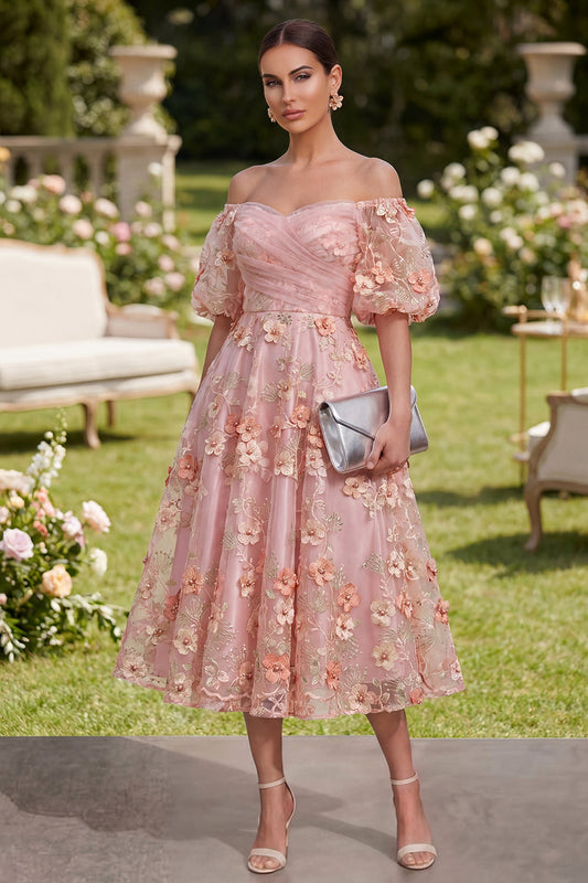 Robe fleurie midi trapèze à épaules dénudées rose-orange en tulle avec applications et perles froncées