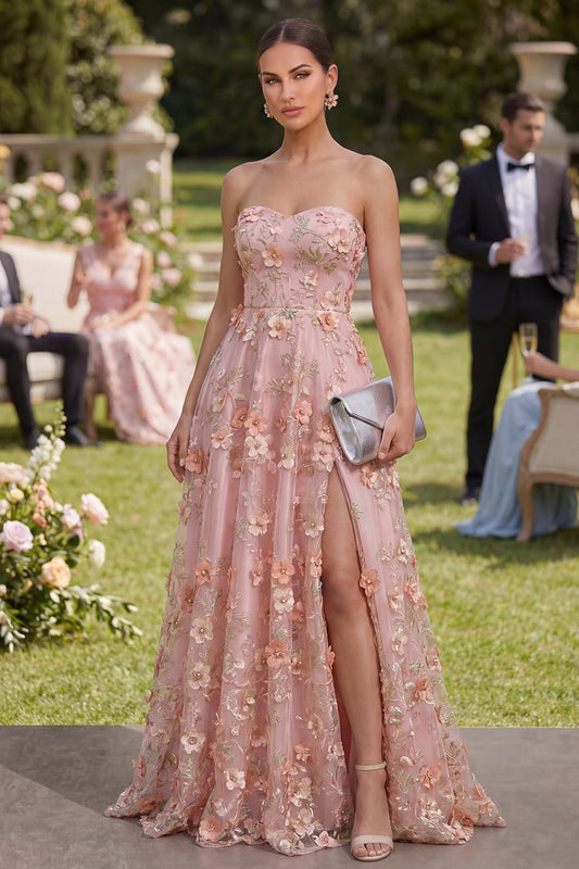 Robe longue trapèze rose orangé en tulle orné de perles et de fleurs avec fente