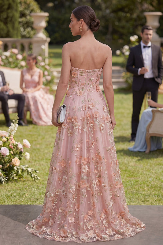 Robe longue trapèze rose orangé en tulle orné de perles et de fleurs avec fente