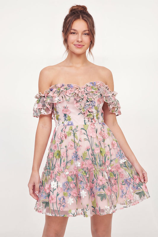 Robe de bal de fin d'études rose courte trapèze brodée en tulle à épaules dénudées
