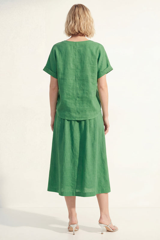 Robe midi de travail verte en satin à manches courtes, col en V et boutonnage simple