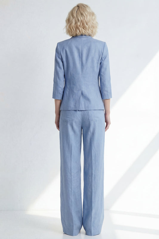 Tailleur-pantalon femme bleu ciel ajusté, un bouton, revers crantés