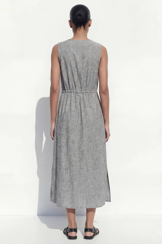 Robe de travail midi grise à col en V, boutonnage simple et ceinture