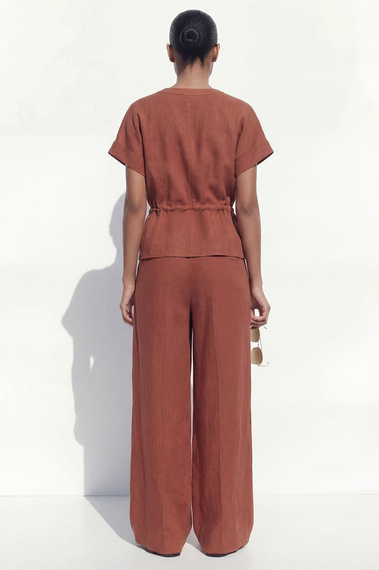 Ensemble tailleur-pantalon long couleur caramel pour femme, avec col en V, manches courtes et ceinture