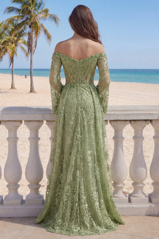 Robe de bal longue fendue vert sauge en dentelle, coupe trapèze, épaules dénudées, ornée de perles